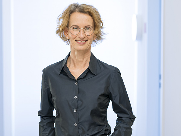 Dr. Kathlen Bach